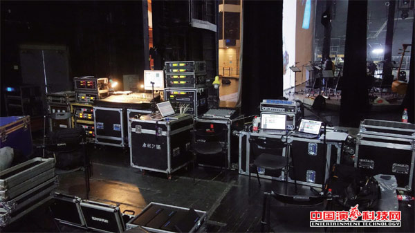 返送系统的构成及功能舞台灯光实现