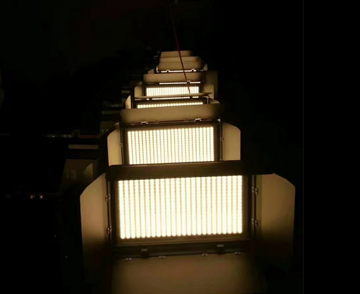 如何使用舞台灯光设计多功能会议室效果图