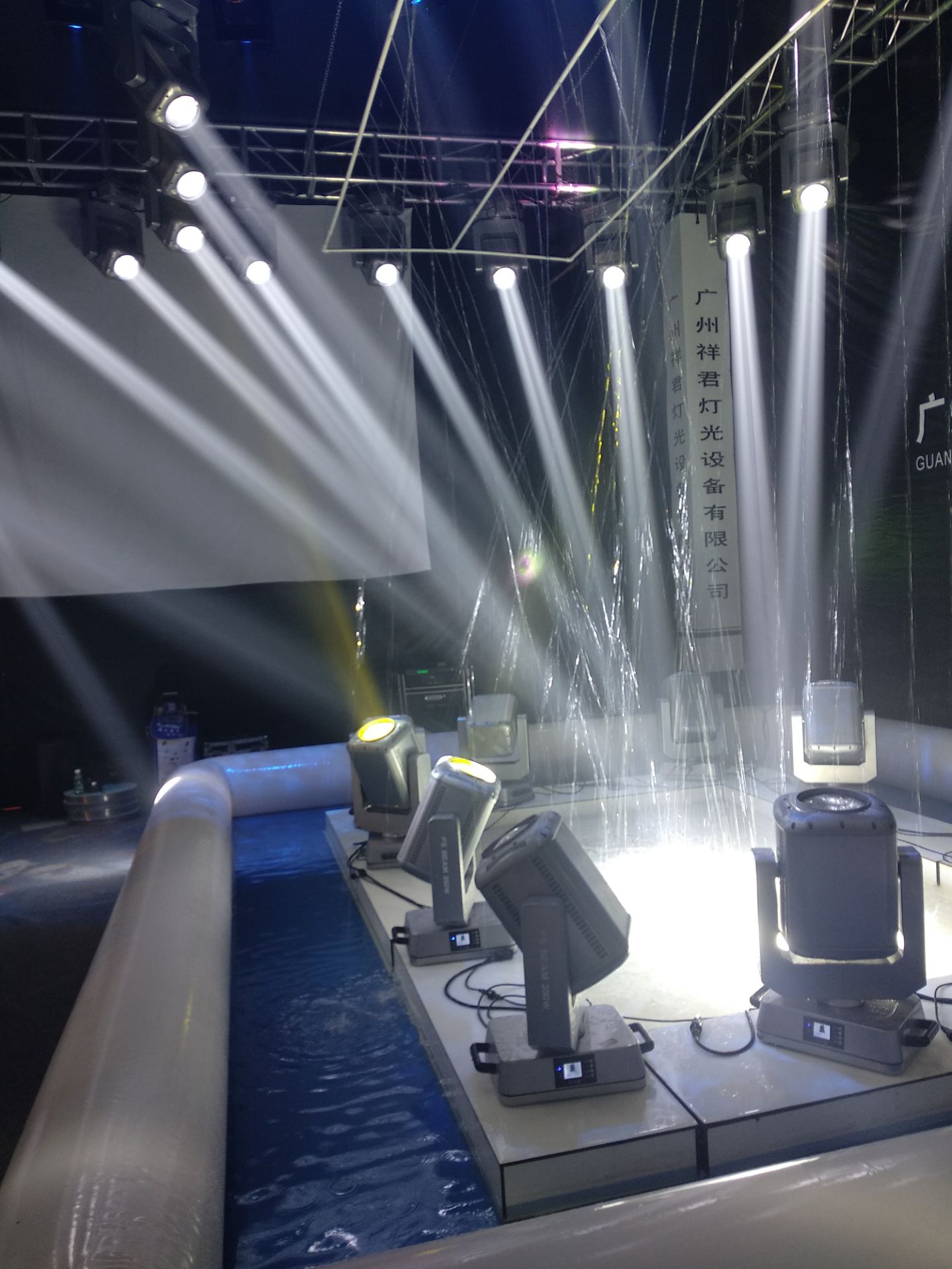 舞台灯光设备安装使用部分注意事项效果图